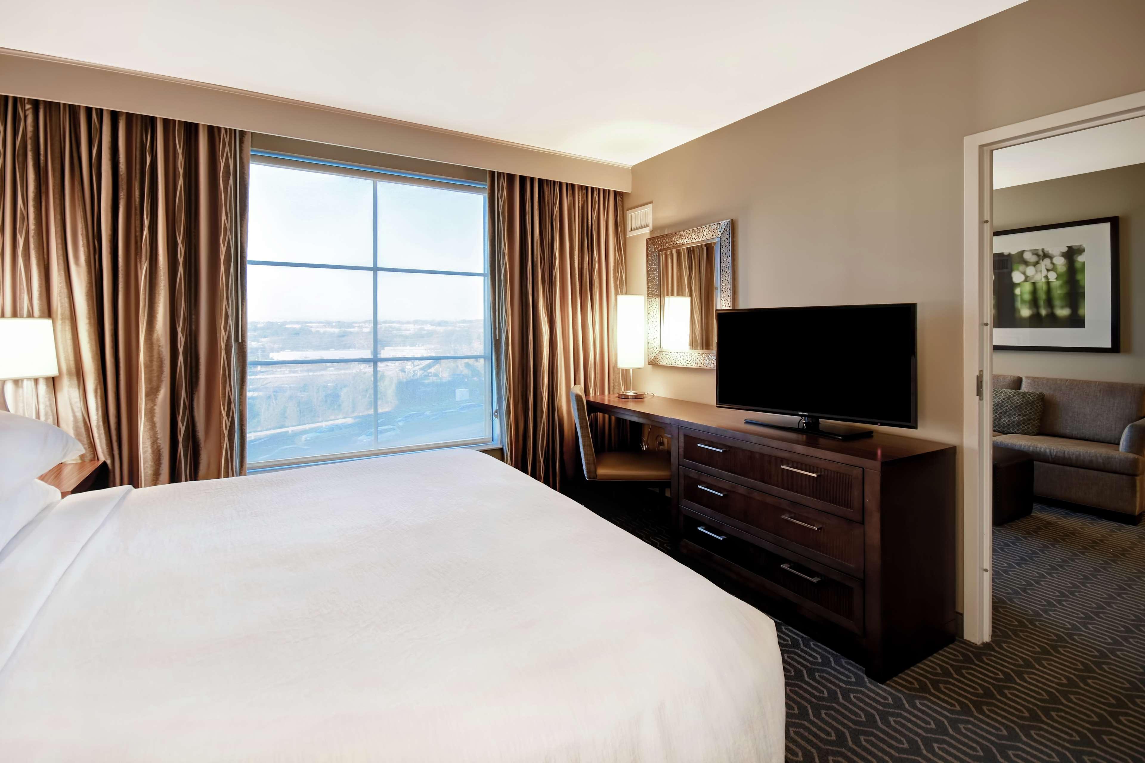 Embassy Suites Springfield Esterno foto