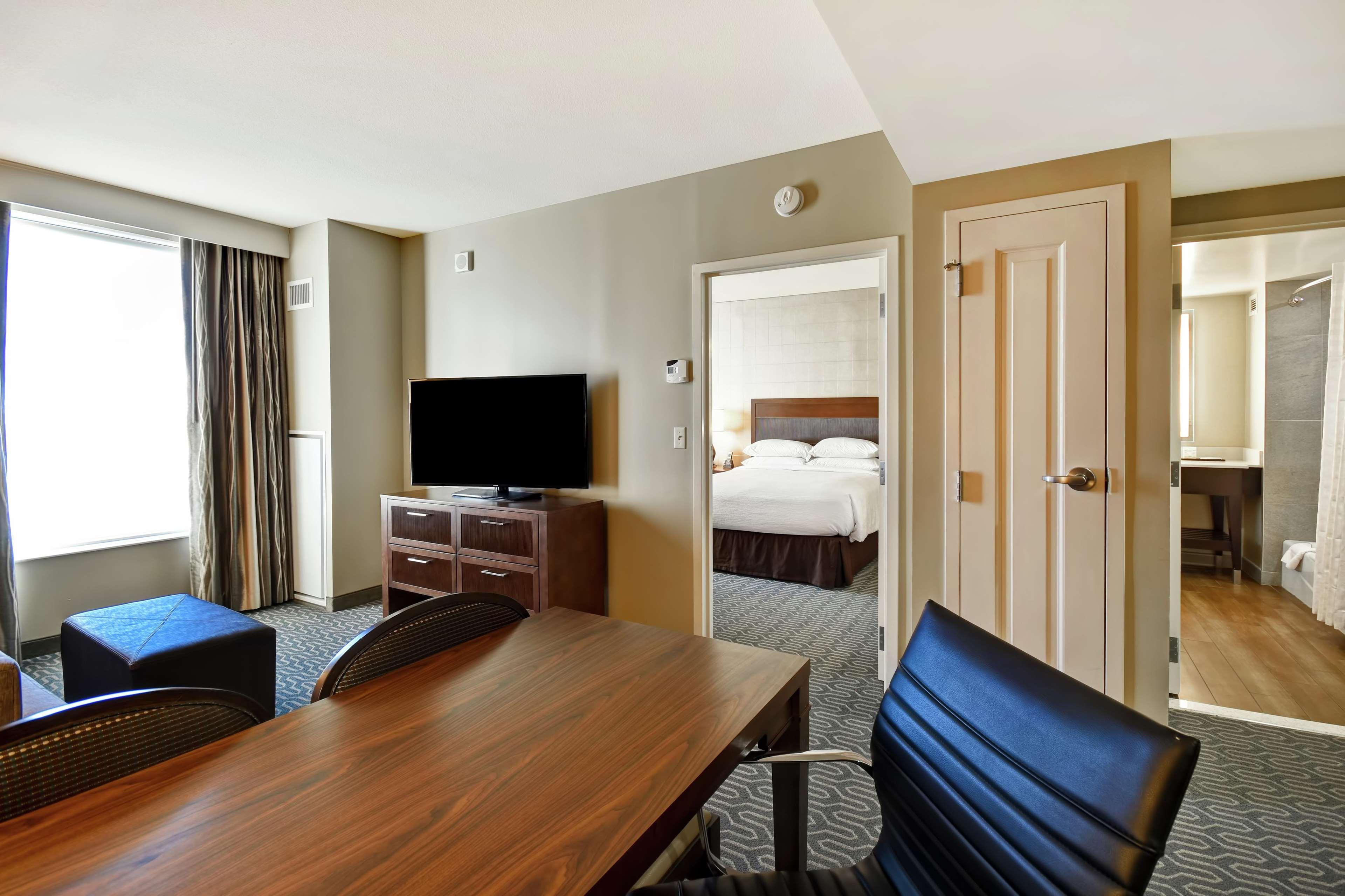 Embassy Suites Springfield Esterno foto