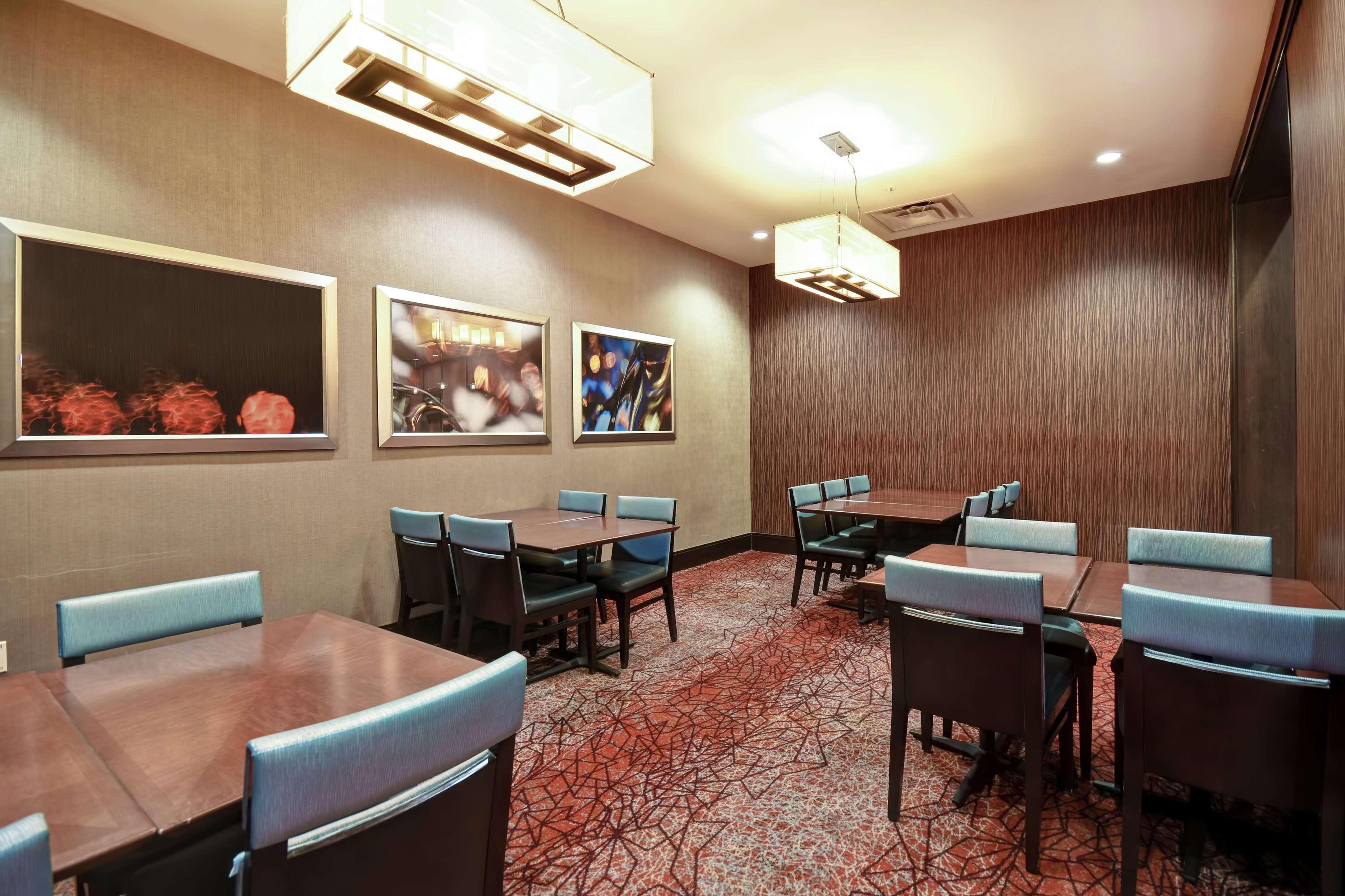 Embassy Suites Springfield Esterno foto