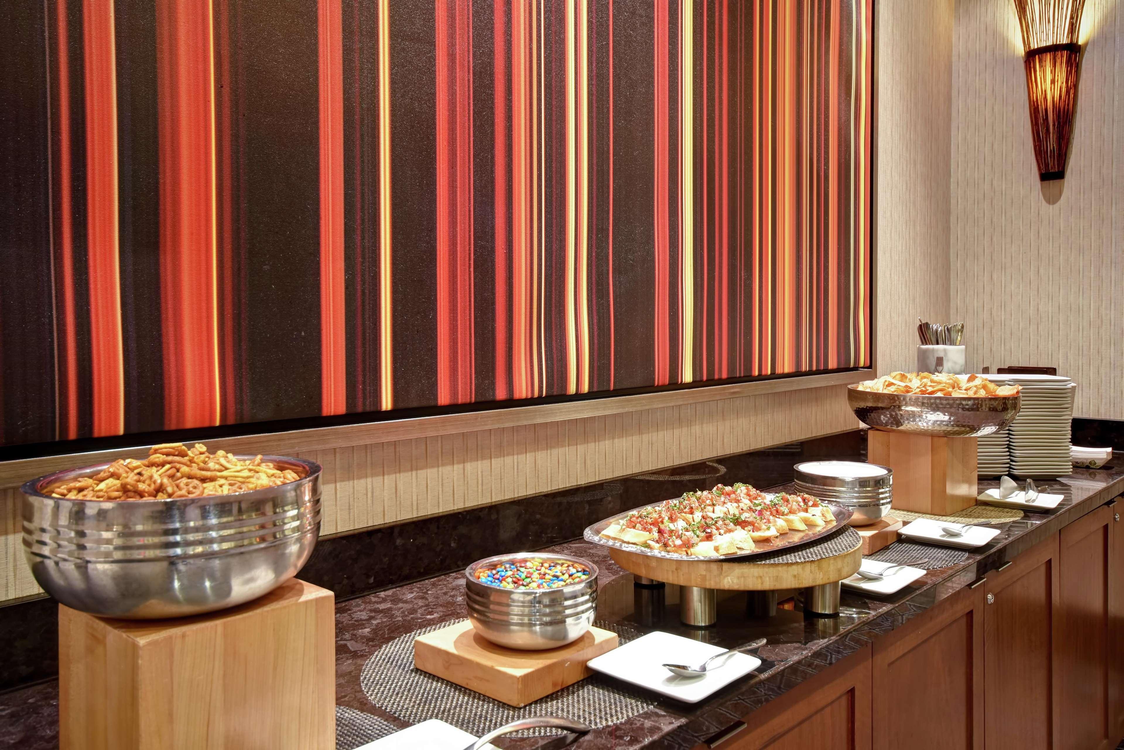 Embassy Suites Springfield Esterno foto