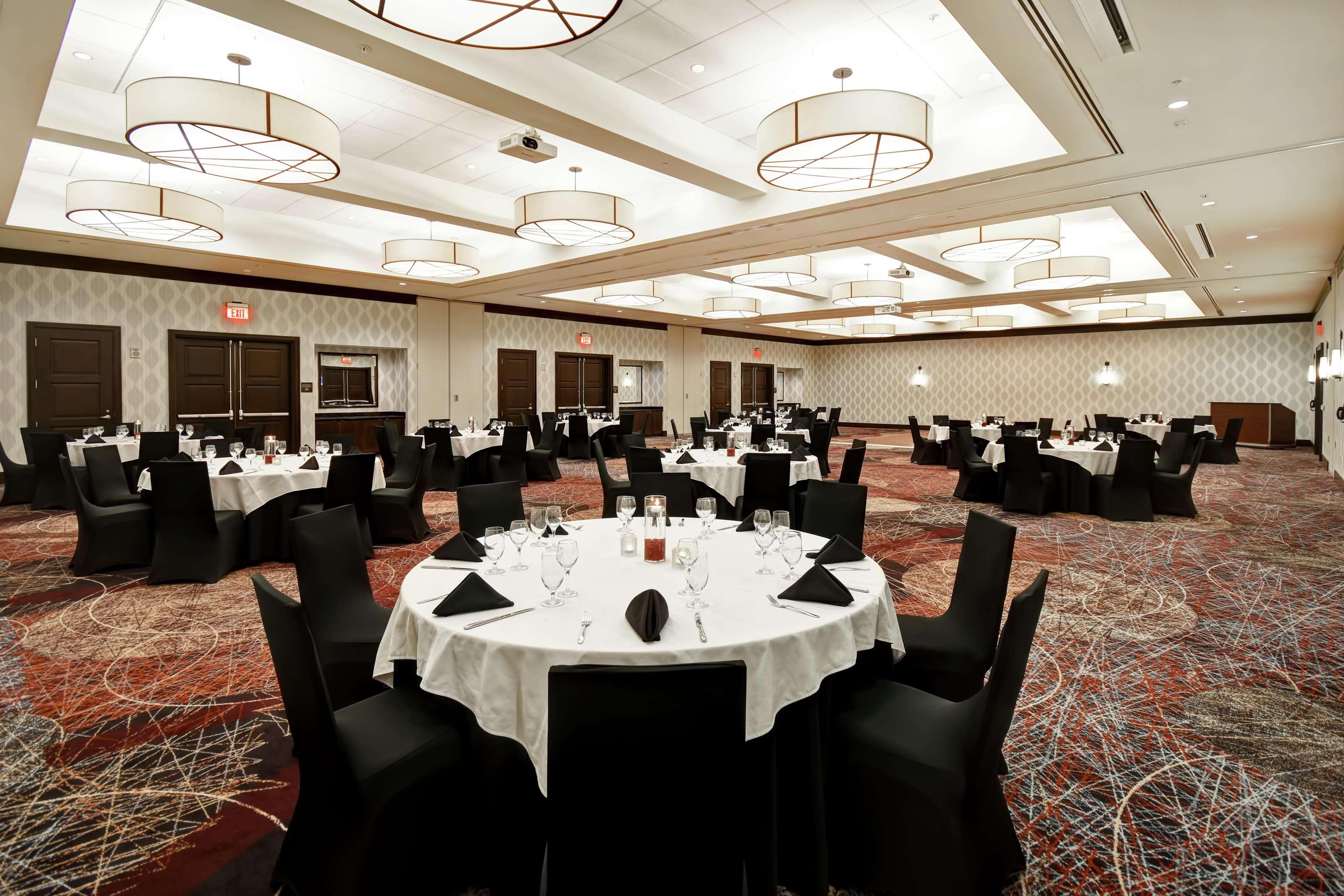 Embassy Suites Springfield Esterno foto