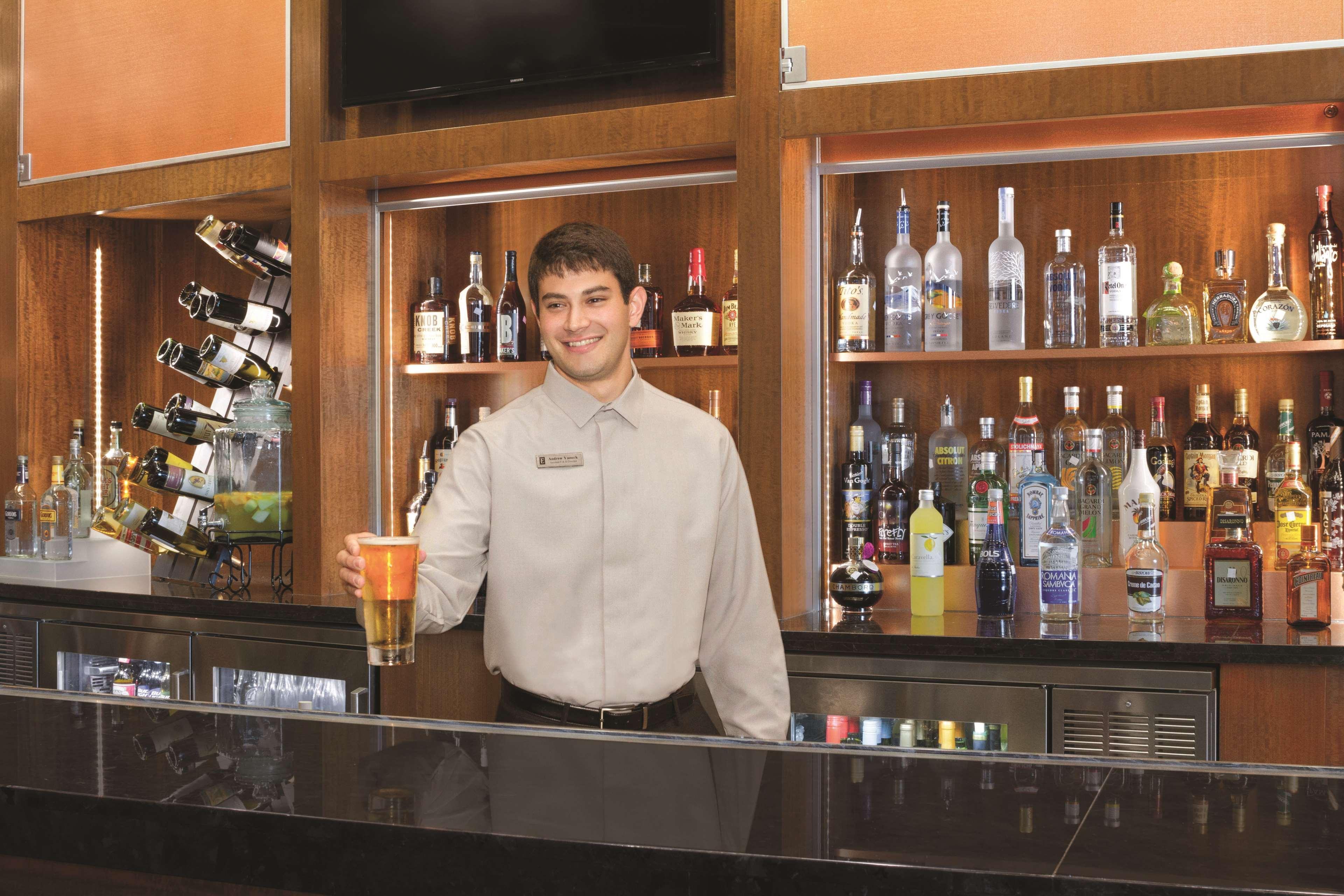 Embassy Suites Springfield Esterno foto