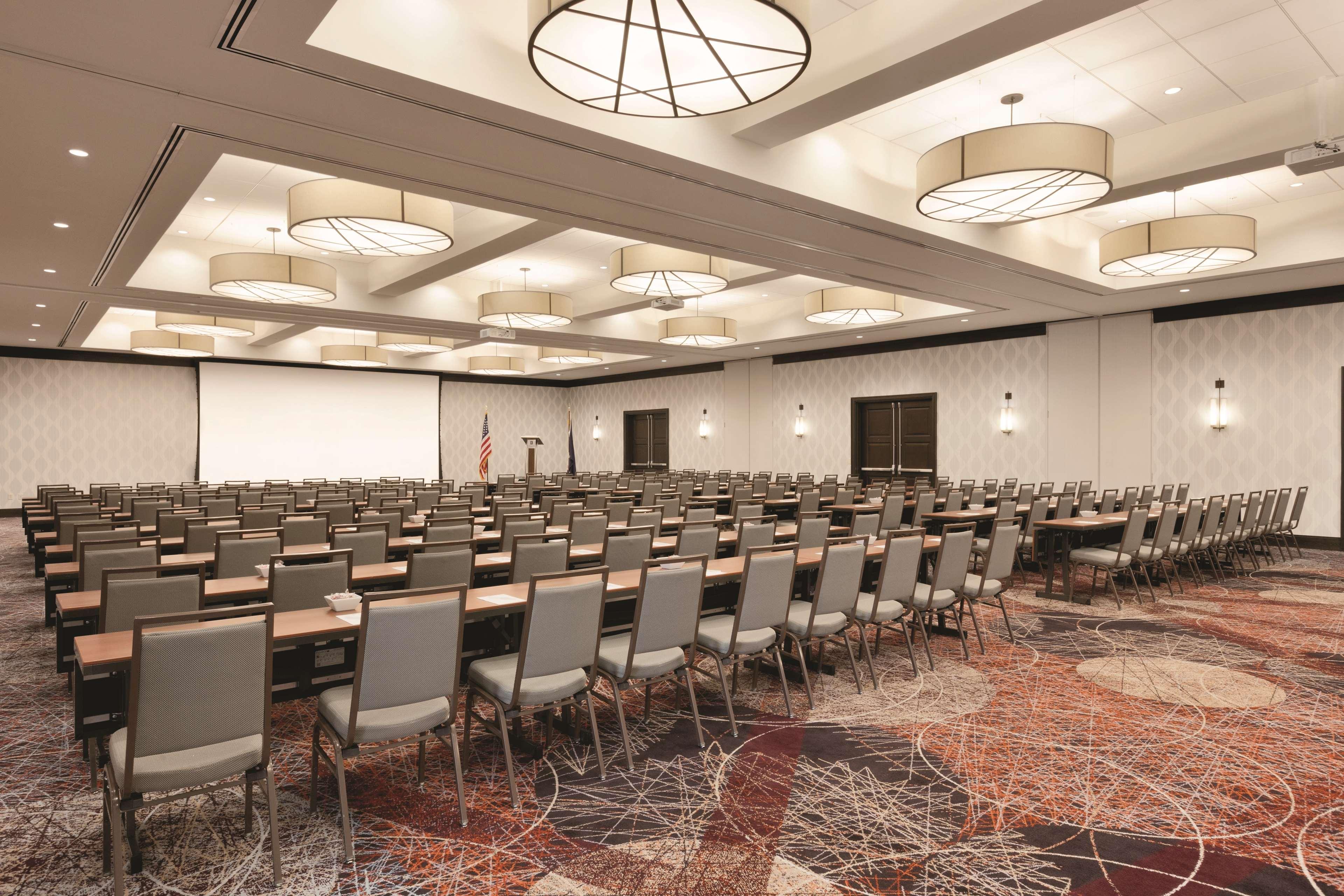 Embassy Suites Springfield Esterno foto