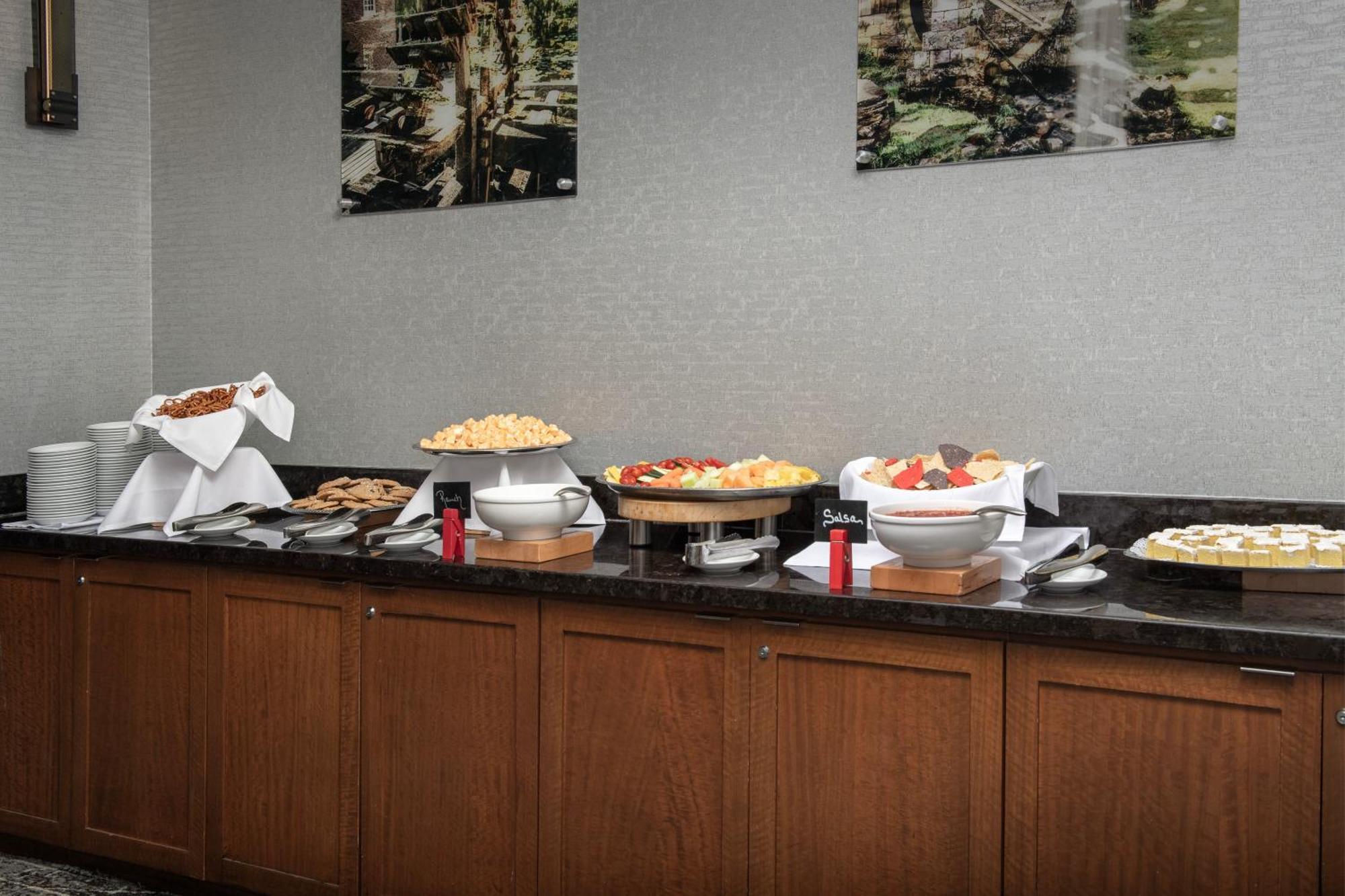 Embassy Suites Springfield Esterno foto